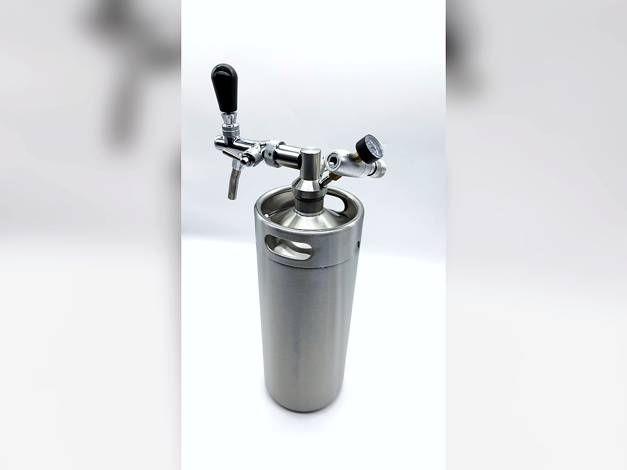 Beverage keg and dispensing set application